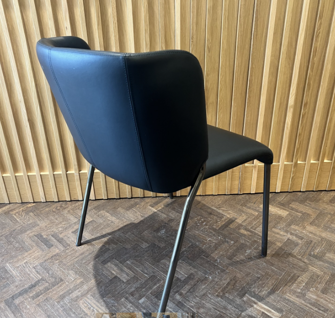 SHE CHAIRS