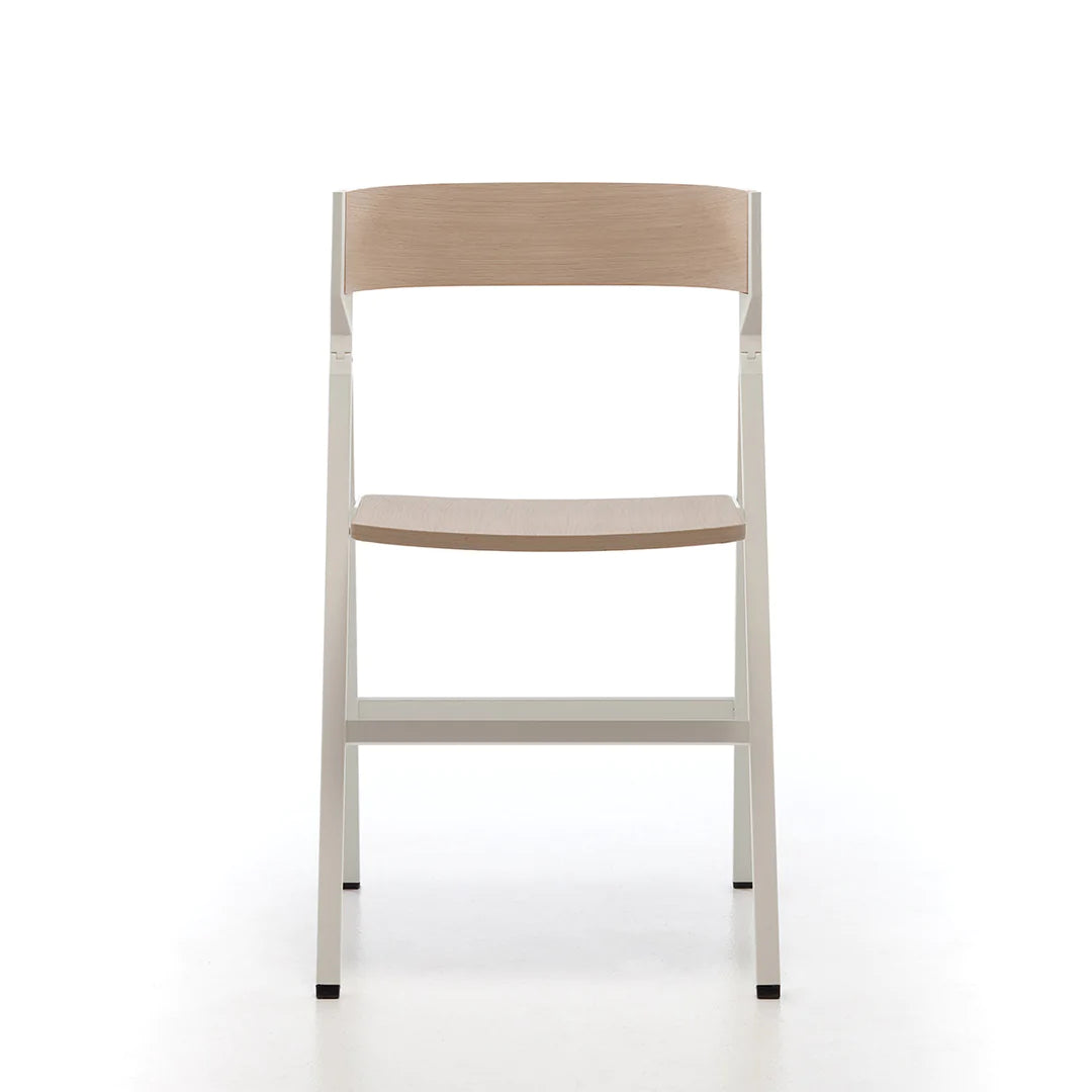 Folding dining chair with curved back. Light wood seat, white frame.